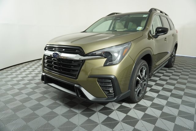 New 2025 Subaru Ascent Limited image 3