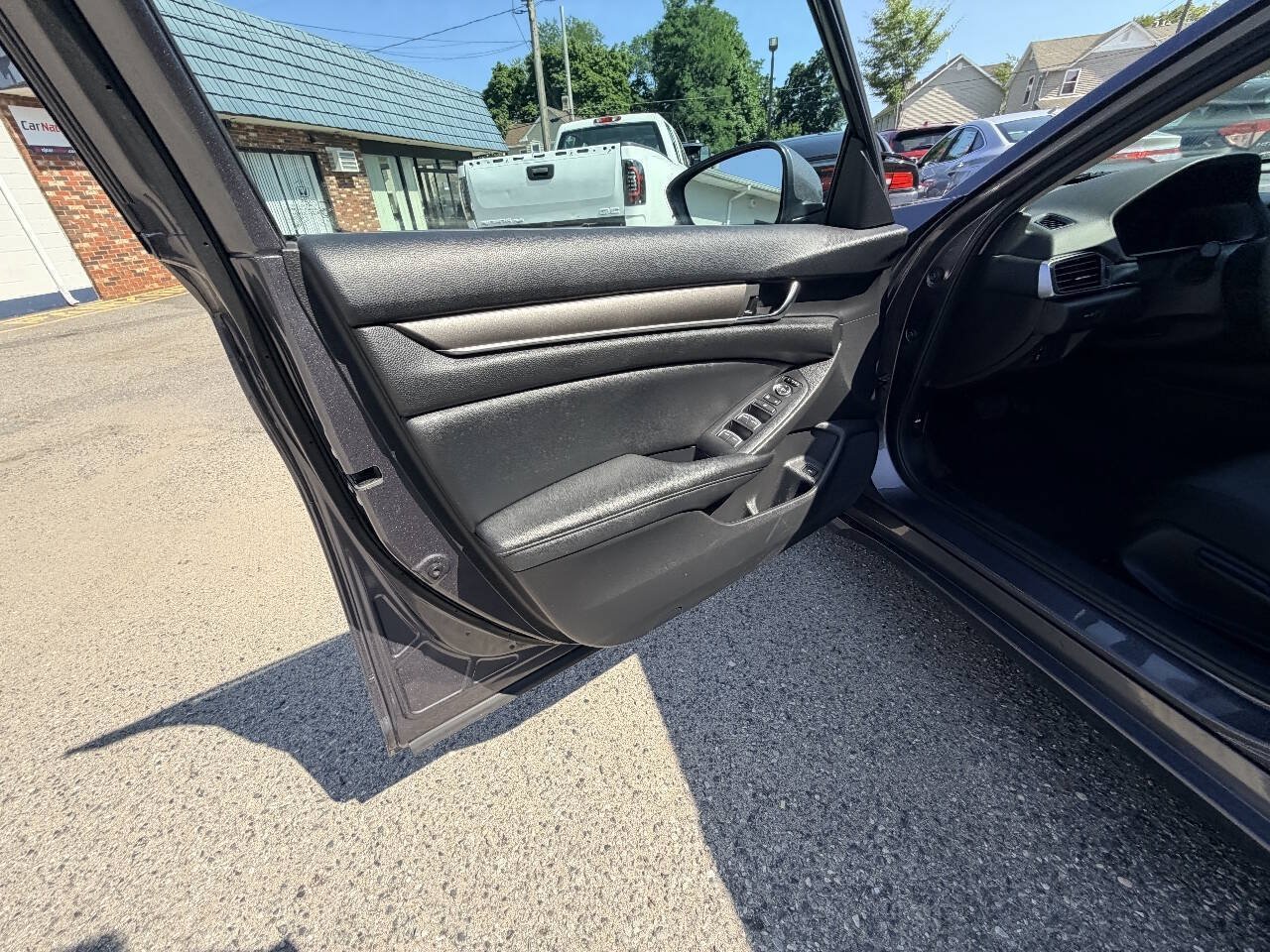 Used 2022 Honda Accord LX image 35