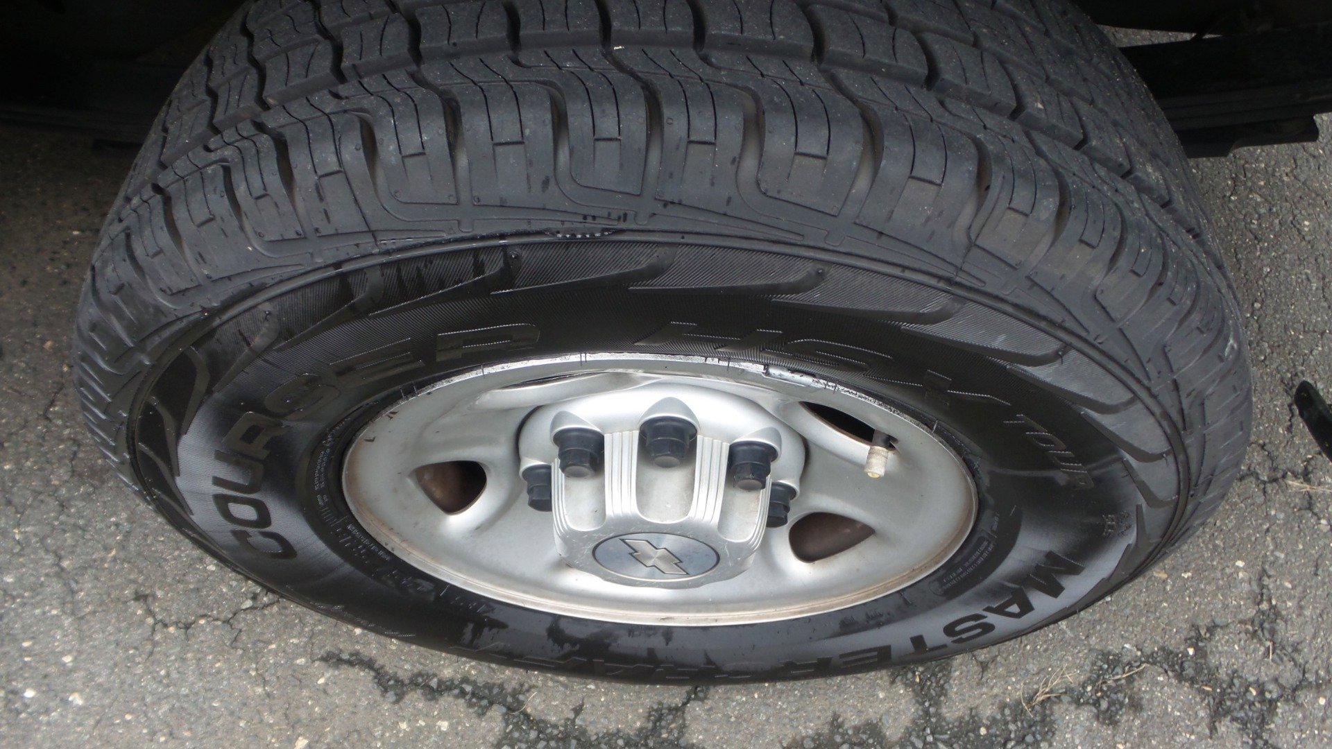 Used 2019 Chevrolet Express 2500 w/ Driver Convenience Package image 11