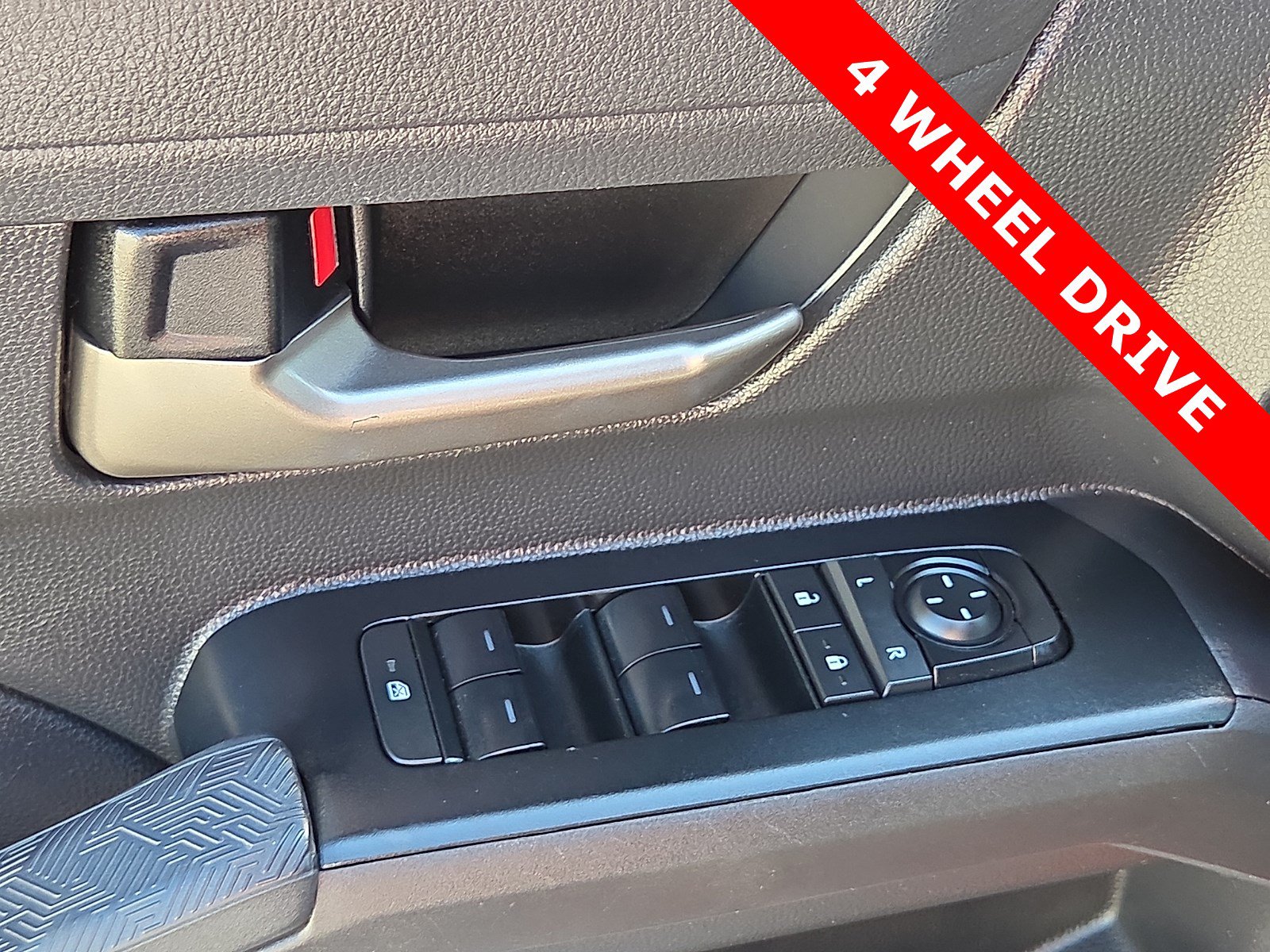 Used 2025 Toyota Tacoma TRD Sport AWD/4WD image 13