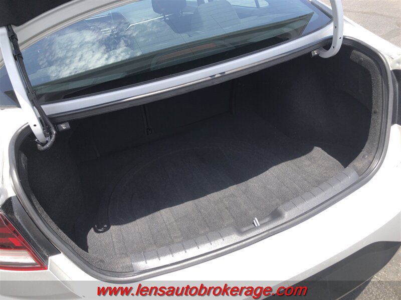 Used 2019 Hyundai Elantra SEL w/ Cargo Package FWD image 18