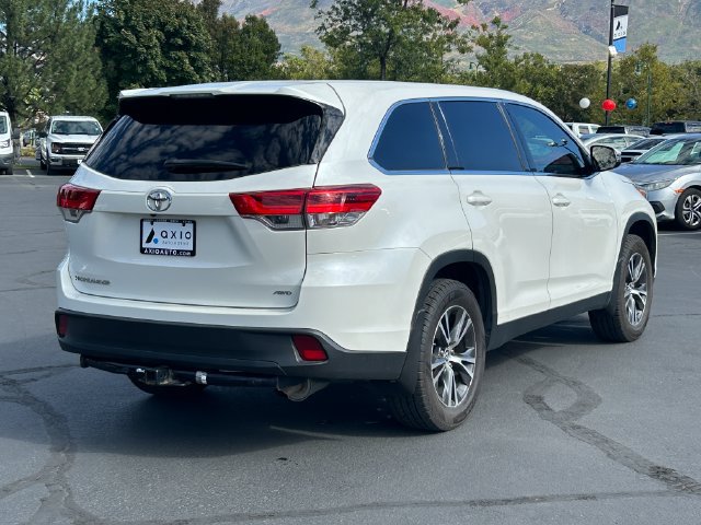 Used 2019 Toyota Highlander LE AWD/4WD image 4