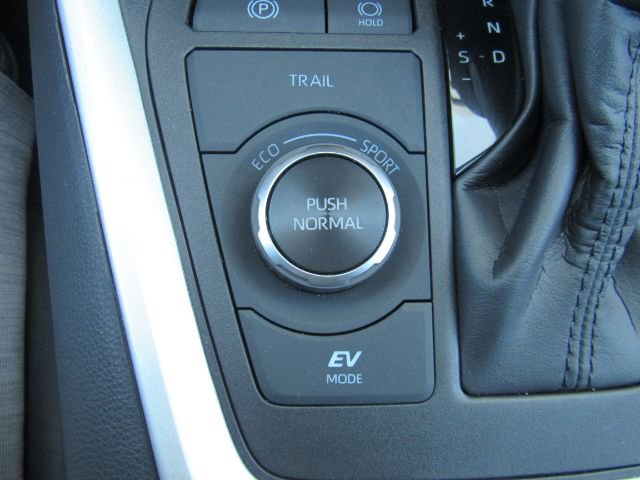 Used 2025 Toyota RAV4 LE image 41