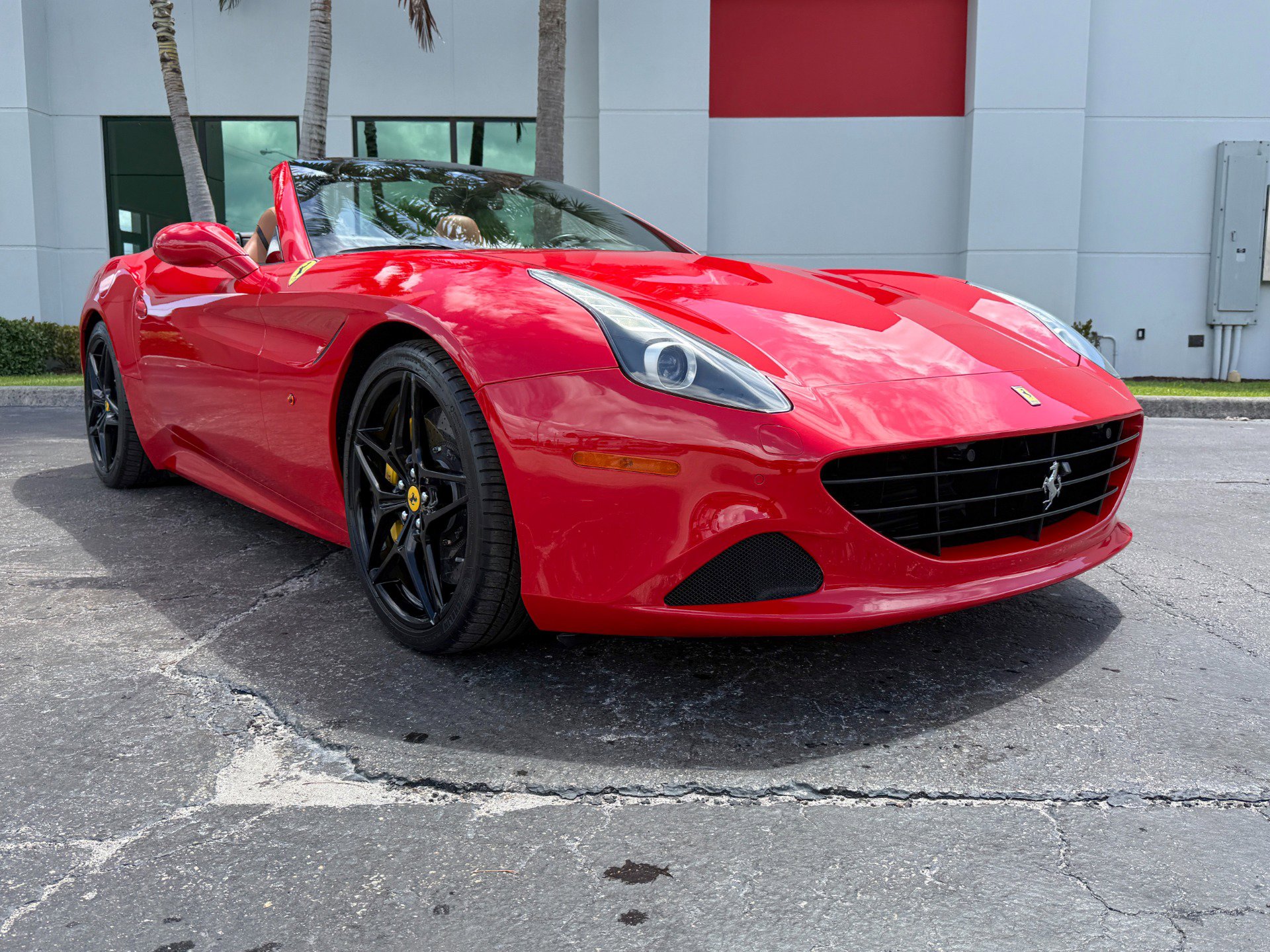 Used 2017 Ferrari California T RWD image 6