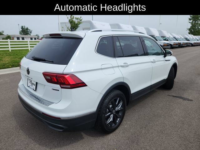 Used 2022 Volkswagen Tiguan SE w/ Panoramic Sunroof Package AWD/4WD image 9