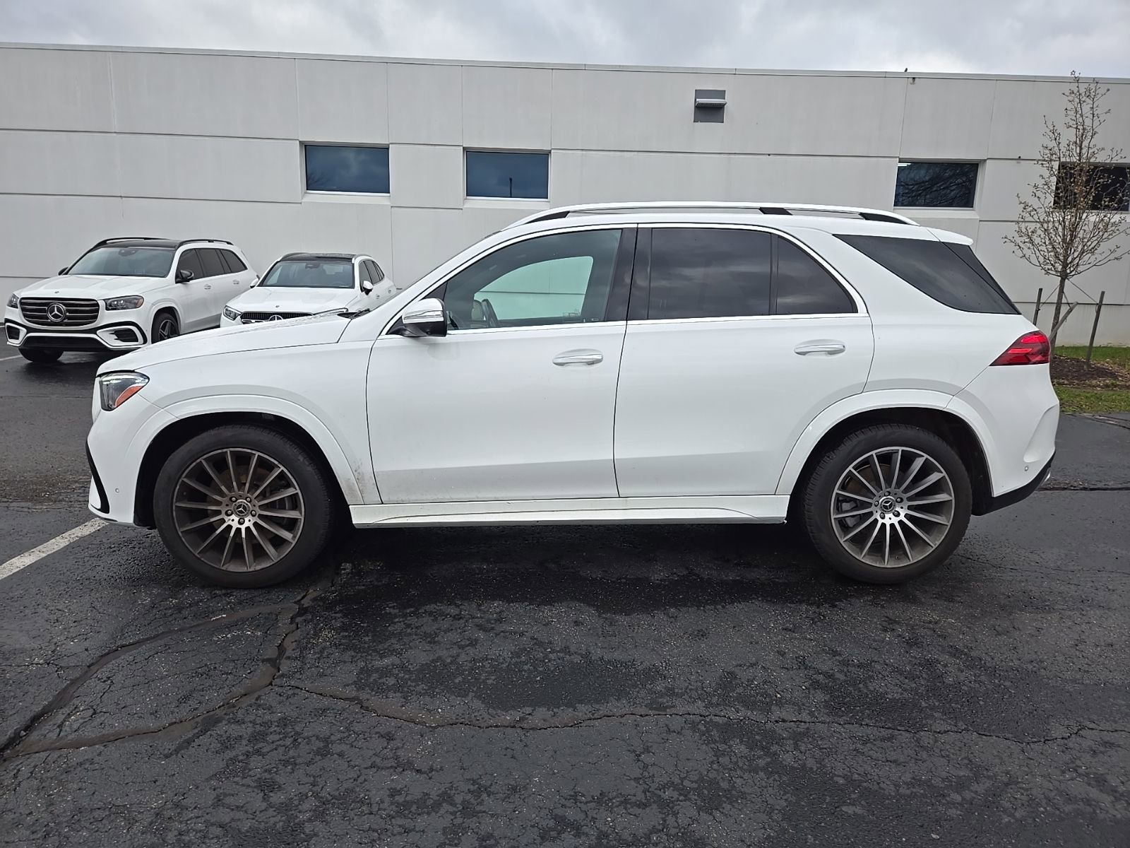 Used 2024 Mercedes-Benz GLE 350 4MATIC image 2