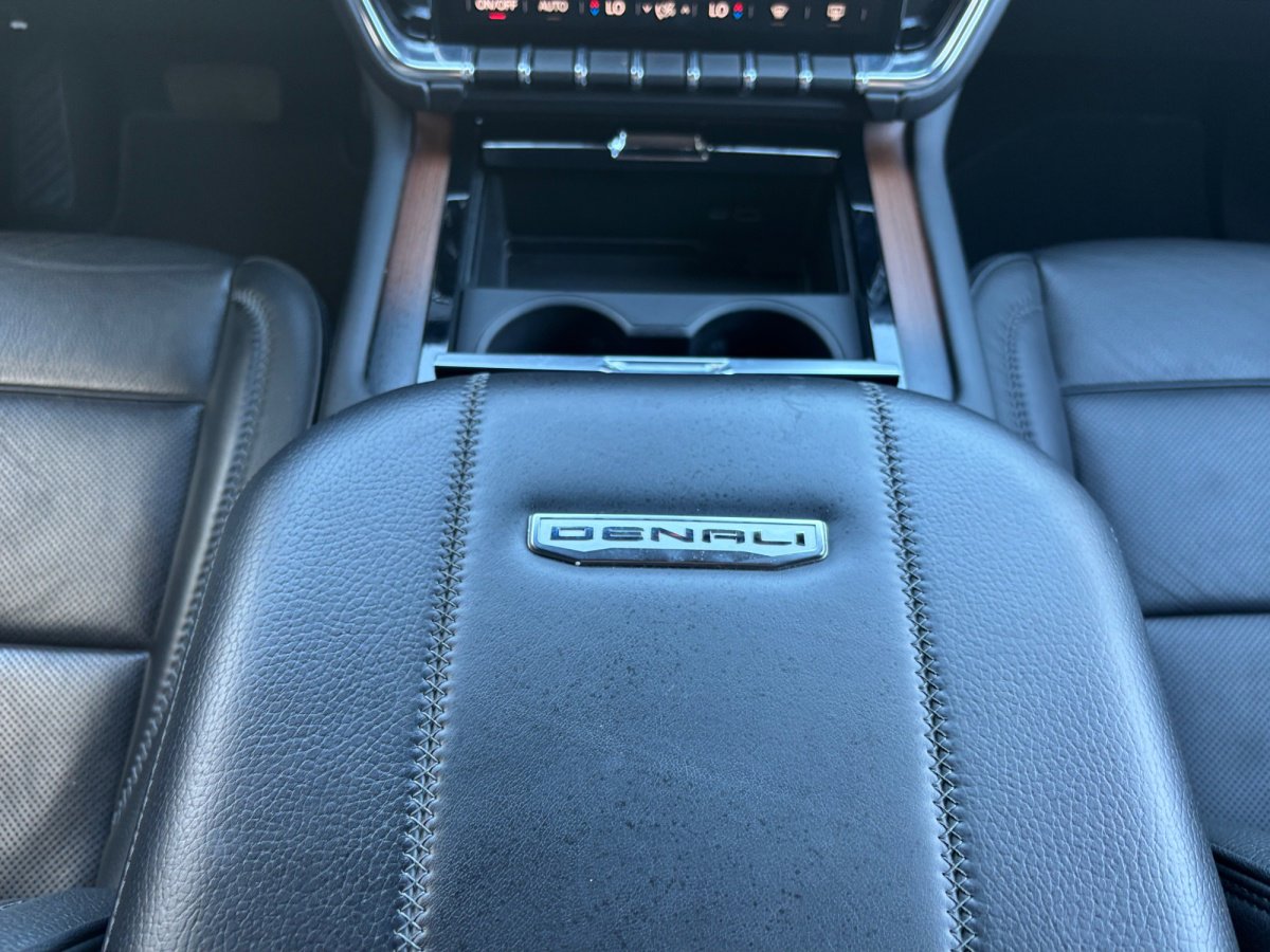 Certified 2025 GMC Yukon XL Denali image 5