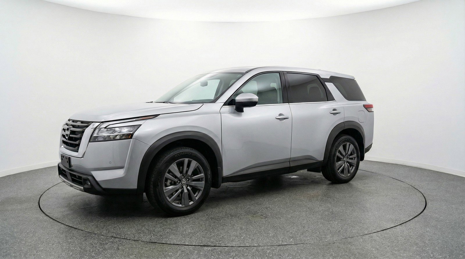 Used 2025 Nissan Pathfinder SV image 3