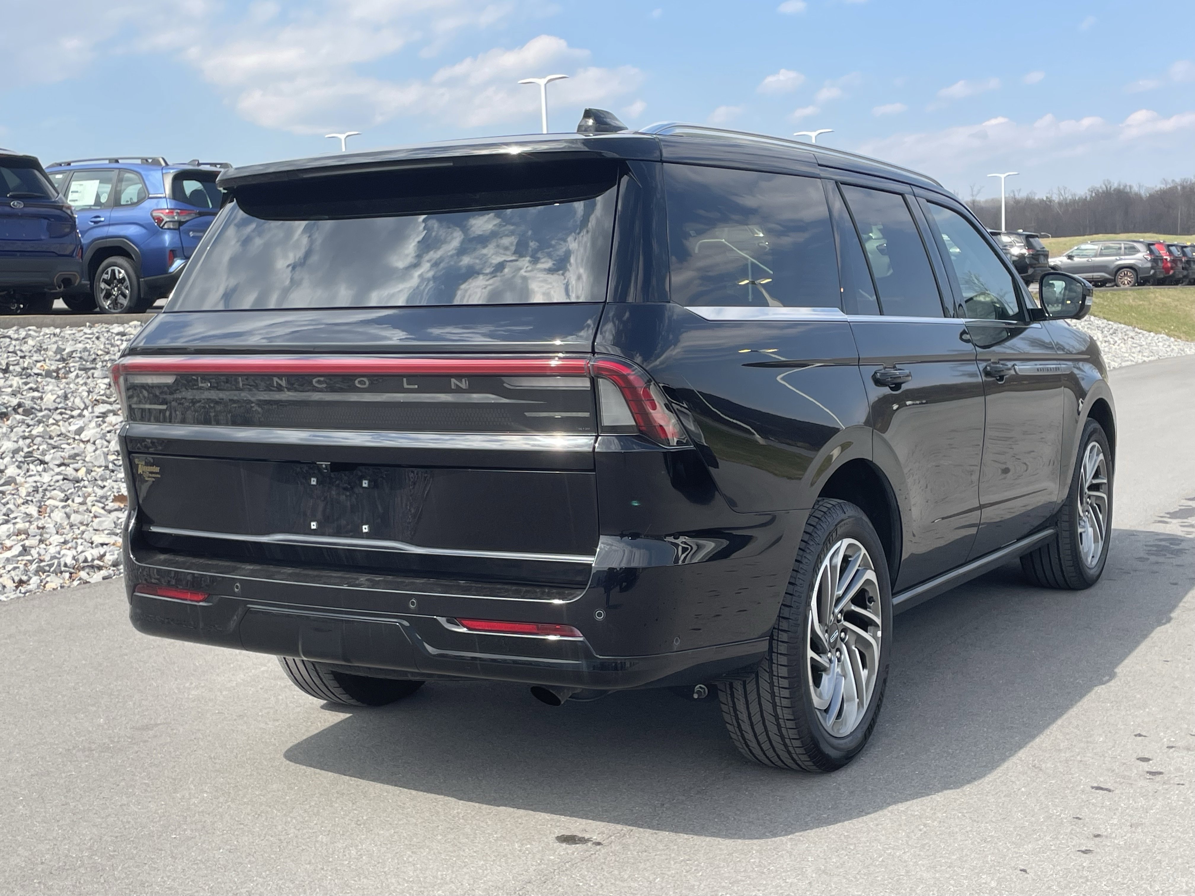 Used 2025 Lincoln Navigator Reserve video 3