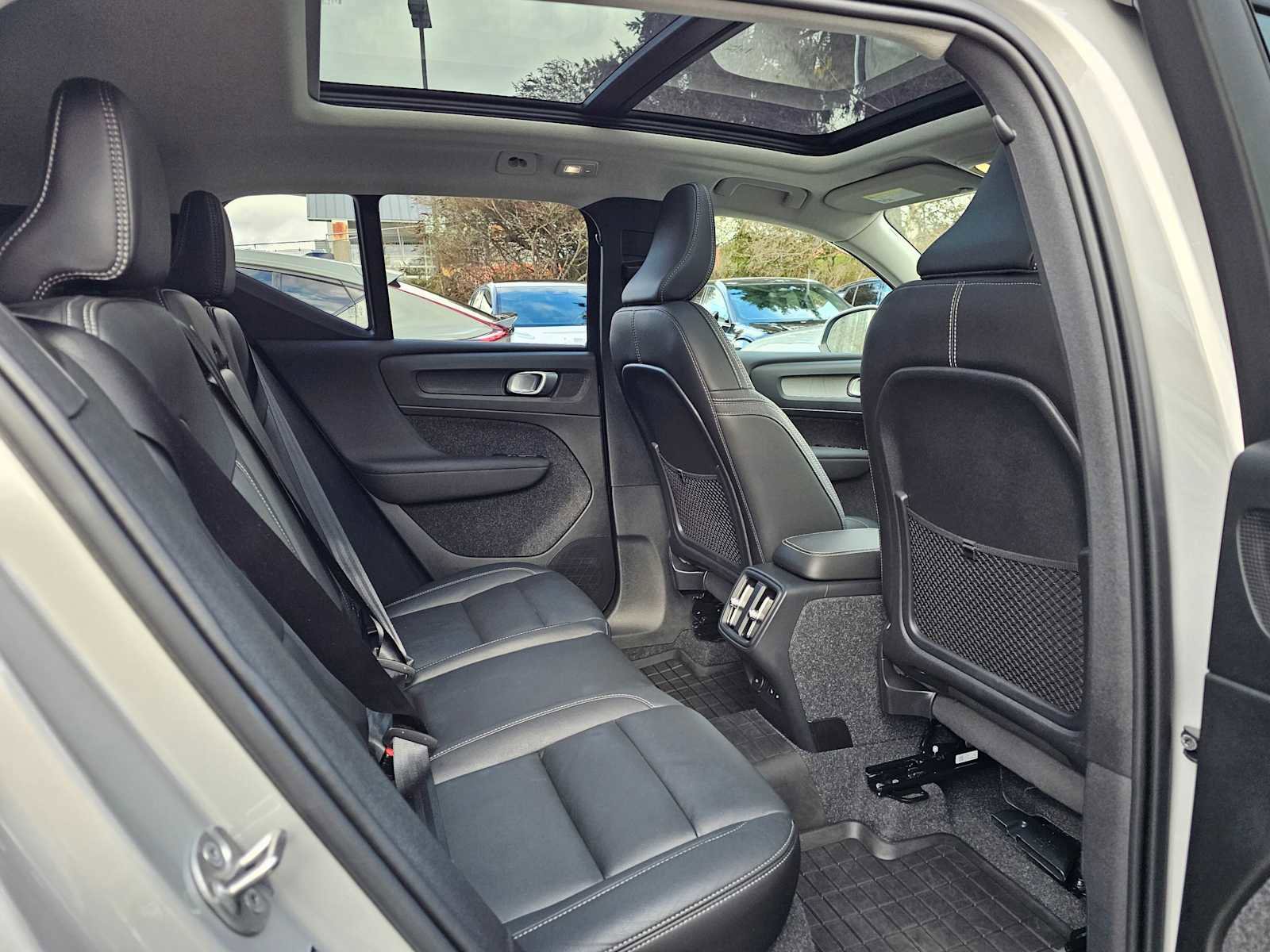 Used 2025 Volvo XC40 B5 Plus w/ Climate Package AWD/4WD image 16