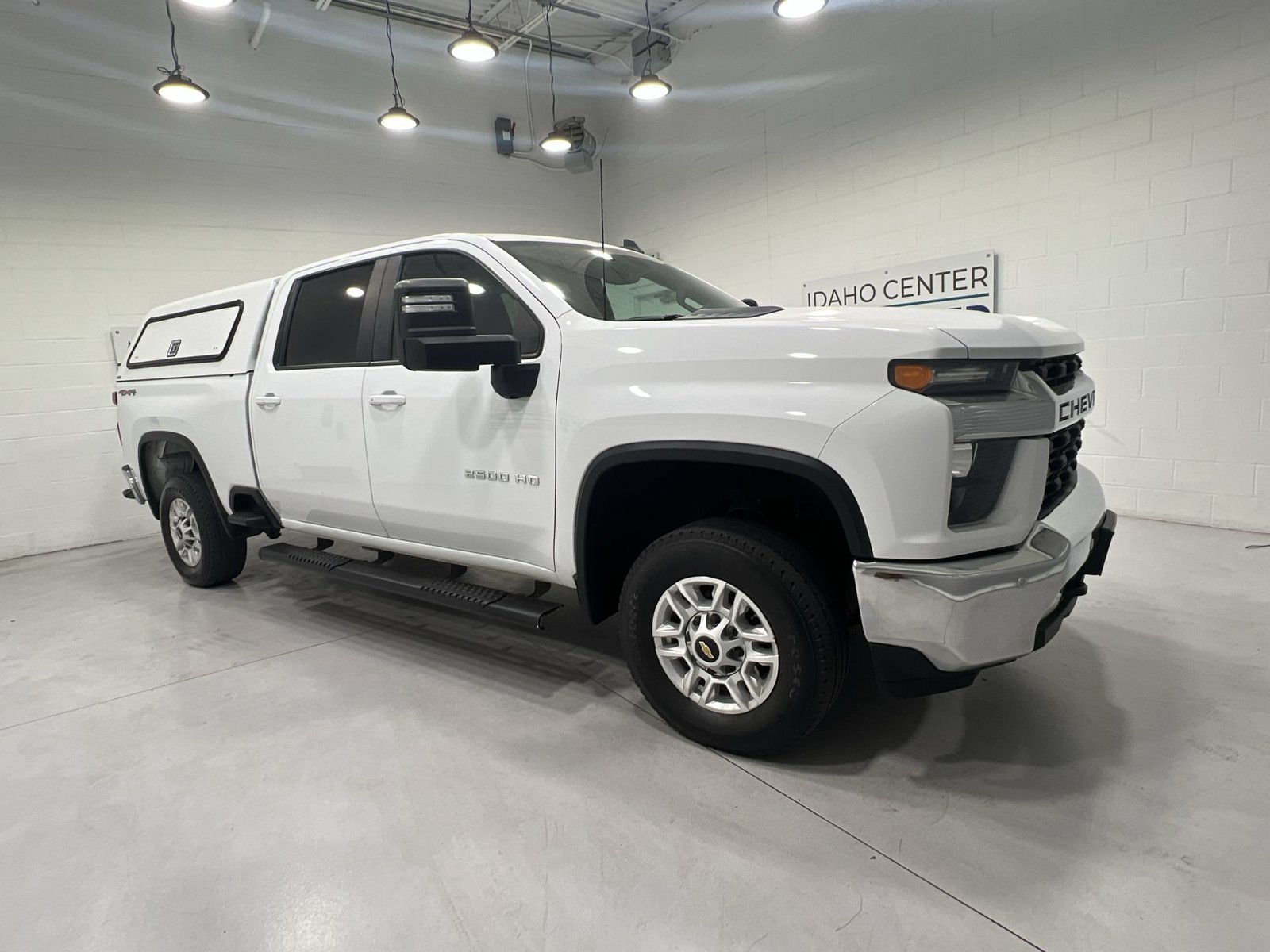 Used 2022 Chevrolet Silverado 2500 LT w/ Convenience Package AWD/4WD image 2