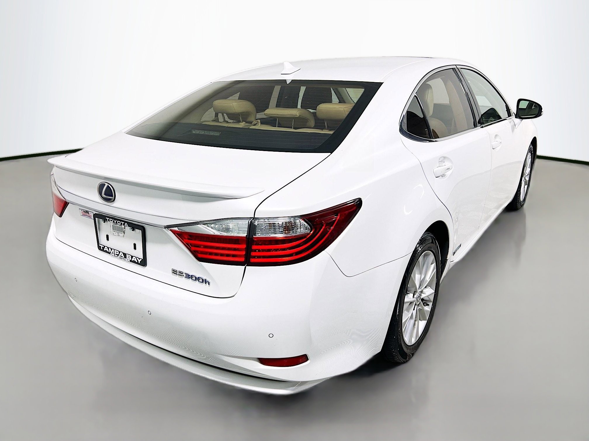 Used 2013 Lexus ES 300h image 4