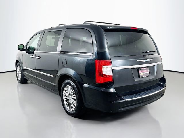 Used 2016 Chrysler Town & Country Touring-L image 8