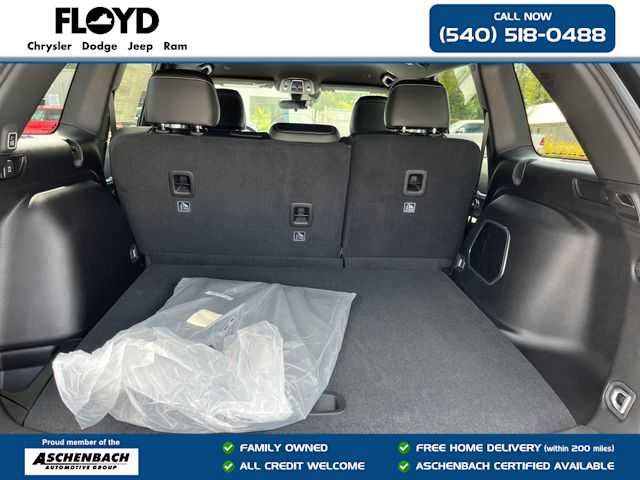 New 2025 Jeep Grand Cherokee Limited w/ Black Appearance Package image 24