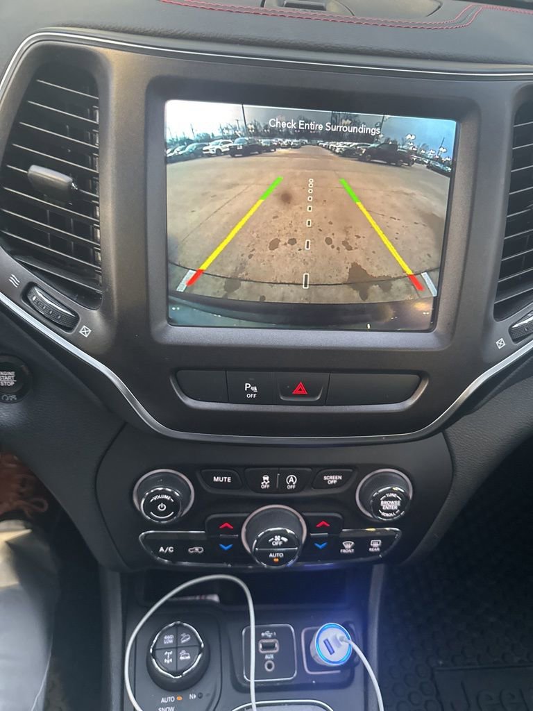 Used 2020 Jeep Cherokee Trailhawk w/ Comfort/Convenience Group image 17