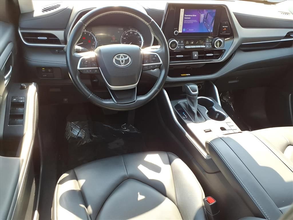 Used 2023 Toyota Highlander XLE image 14