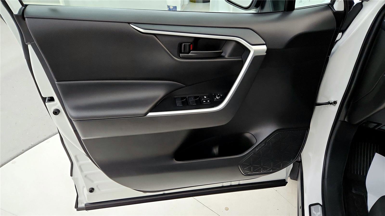 Certified 2025 Toyota RAV4 LE image 22