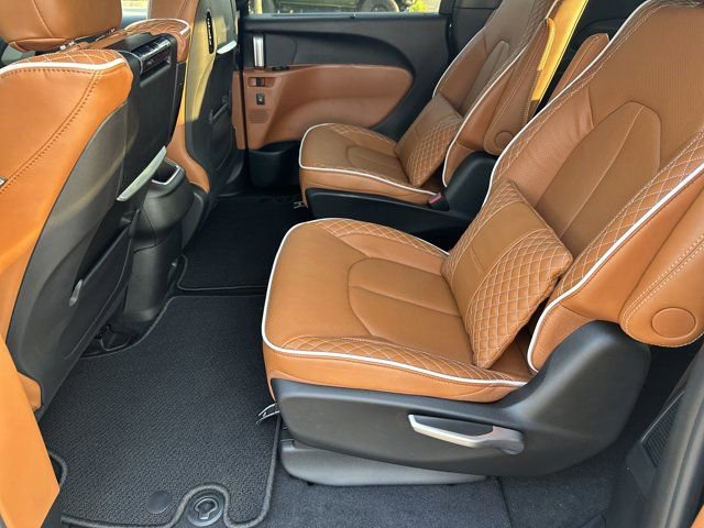 New 2026 Chrysler Pacifica Pinnacle image 19