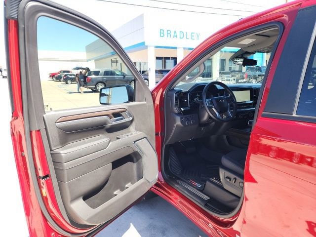 Used 2024 Chevrolet Silverado 1500 RST w/ Z71 Off-Road Package AWD/4WD image 25