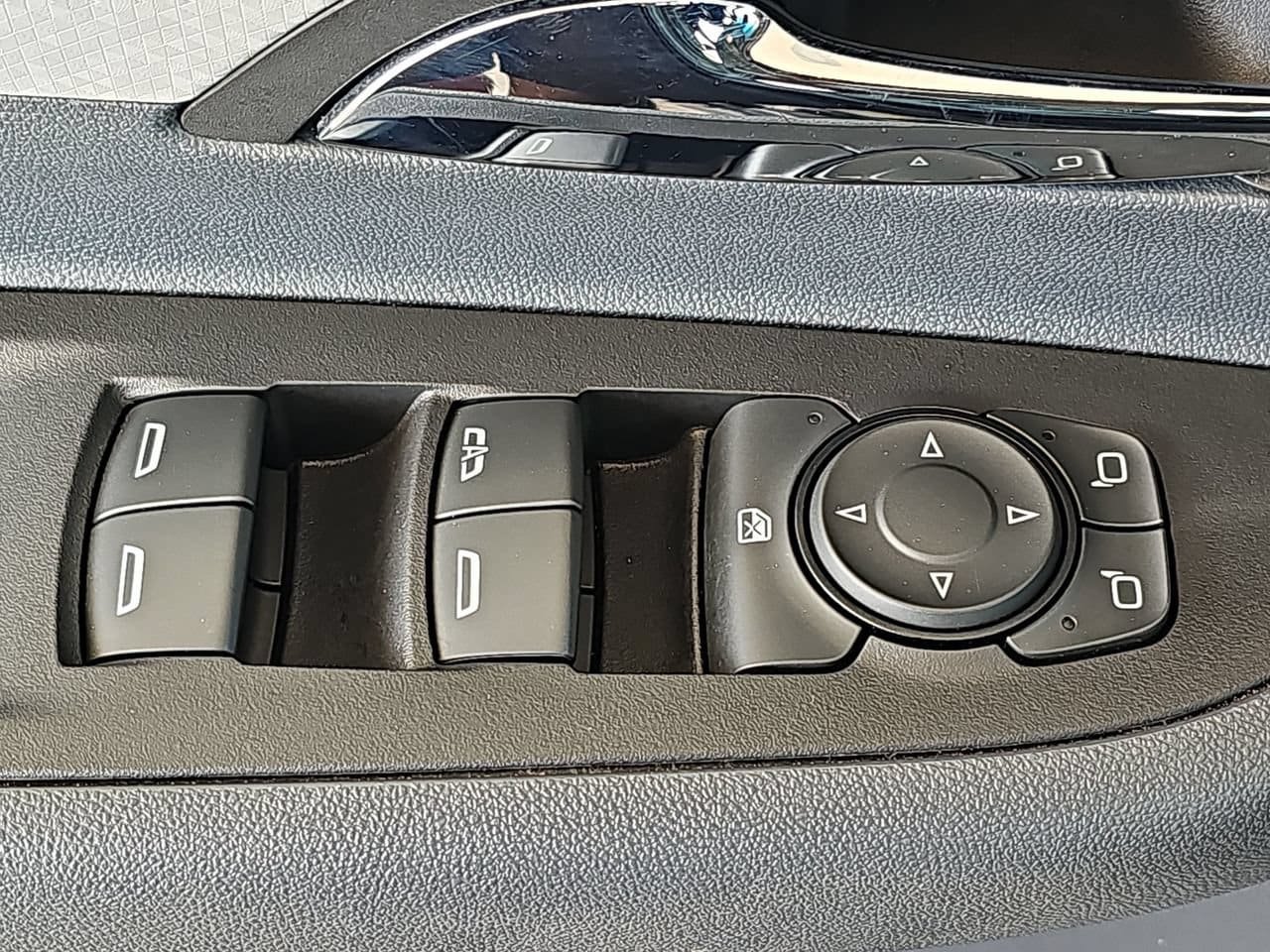 Certified 2020 Chevrolet Bolt Premier w/ Infotainment Package FWD image 33