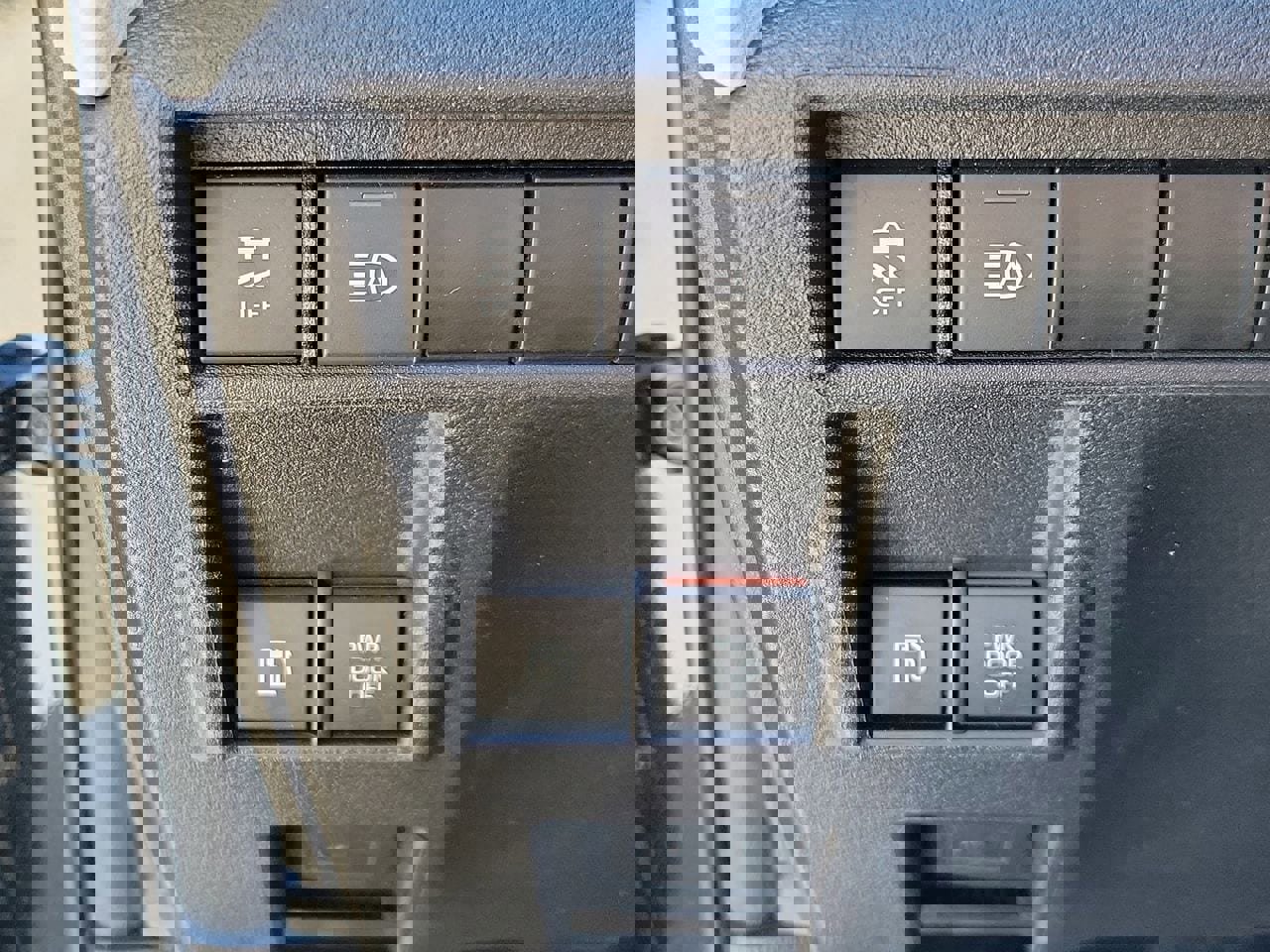 Used 2025 Toyota Sienna LE image 32