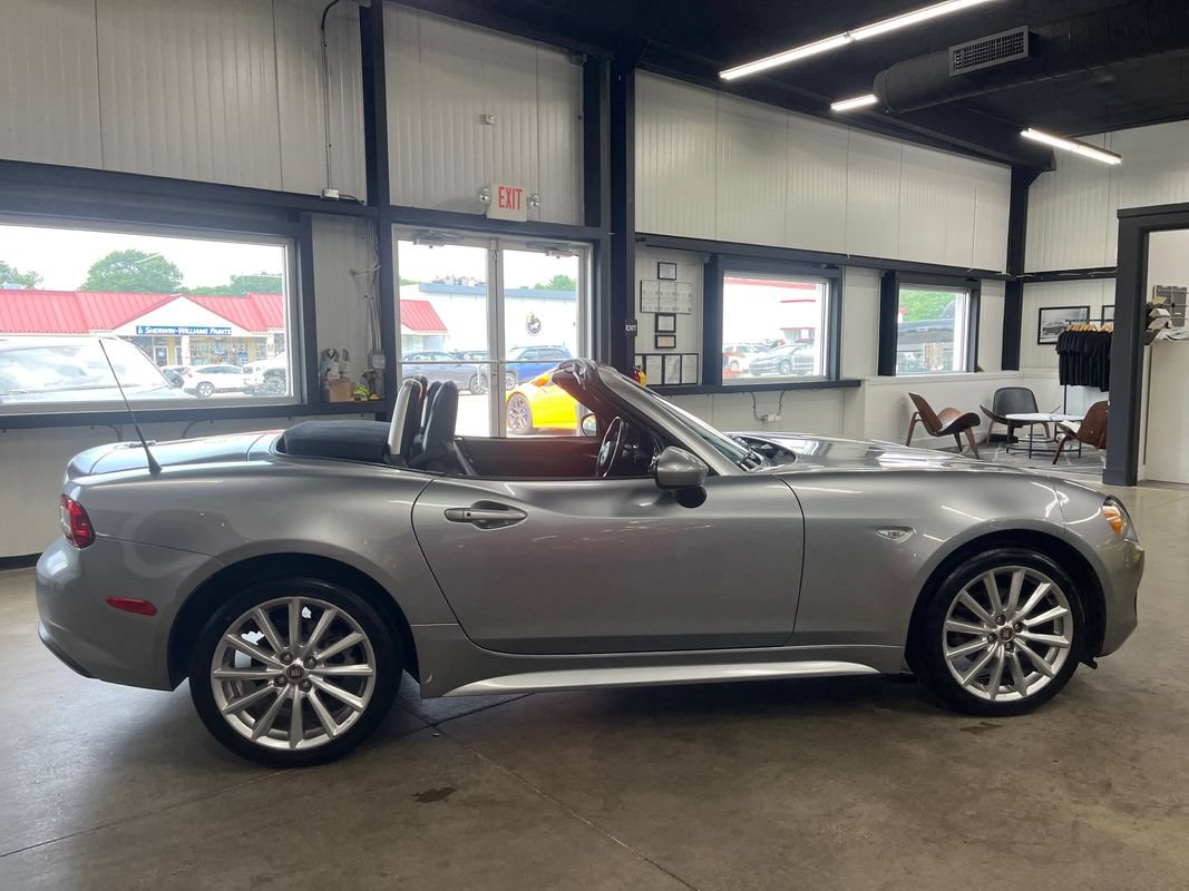 Used 2017 FIAT 124 Spider Lusso RWD image 24