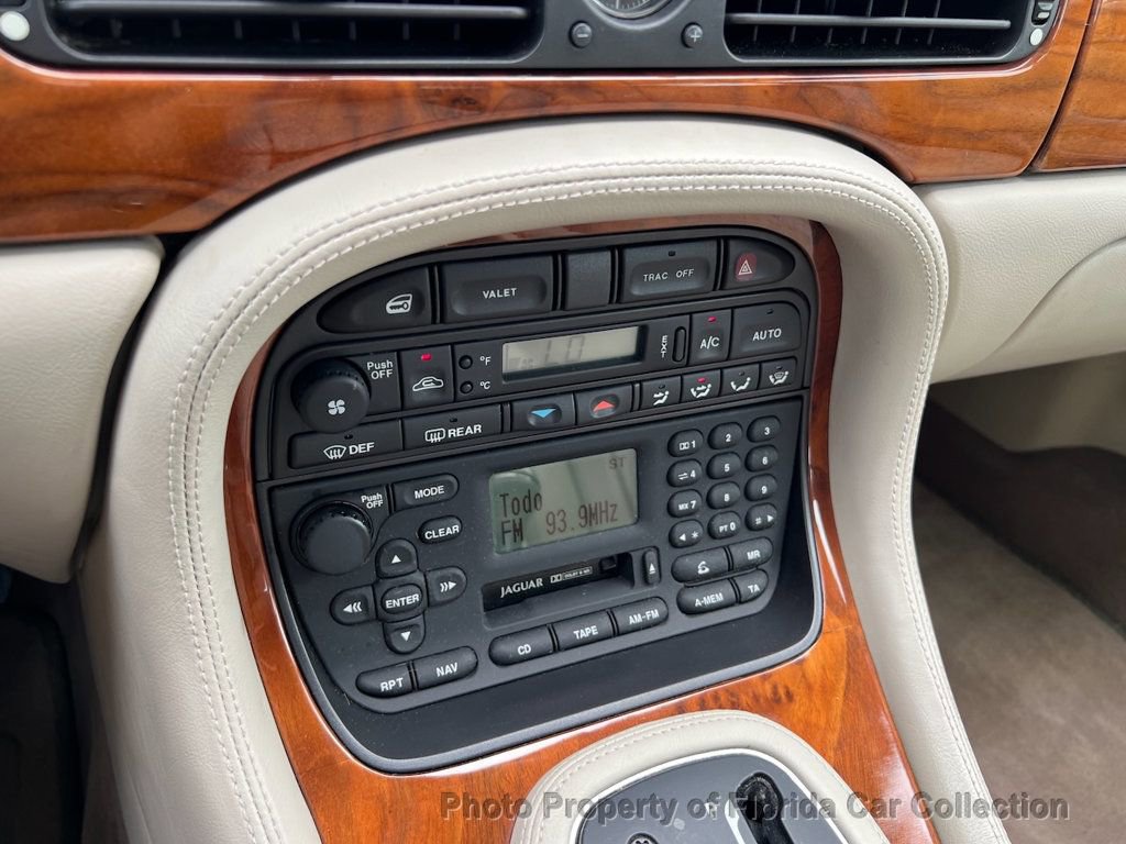 Used 2000 Jaguar XJ8 RWD image 62