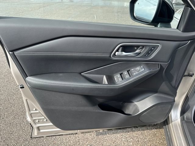 New 2026 Nissan Rogue Platinum image 12