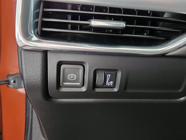 Used 2019 Cadillac XT4 Premium Luxury w/ Enhanced Visibility Package FWD image 19