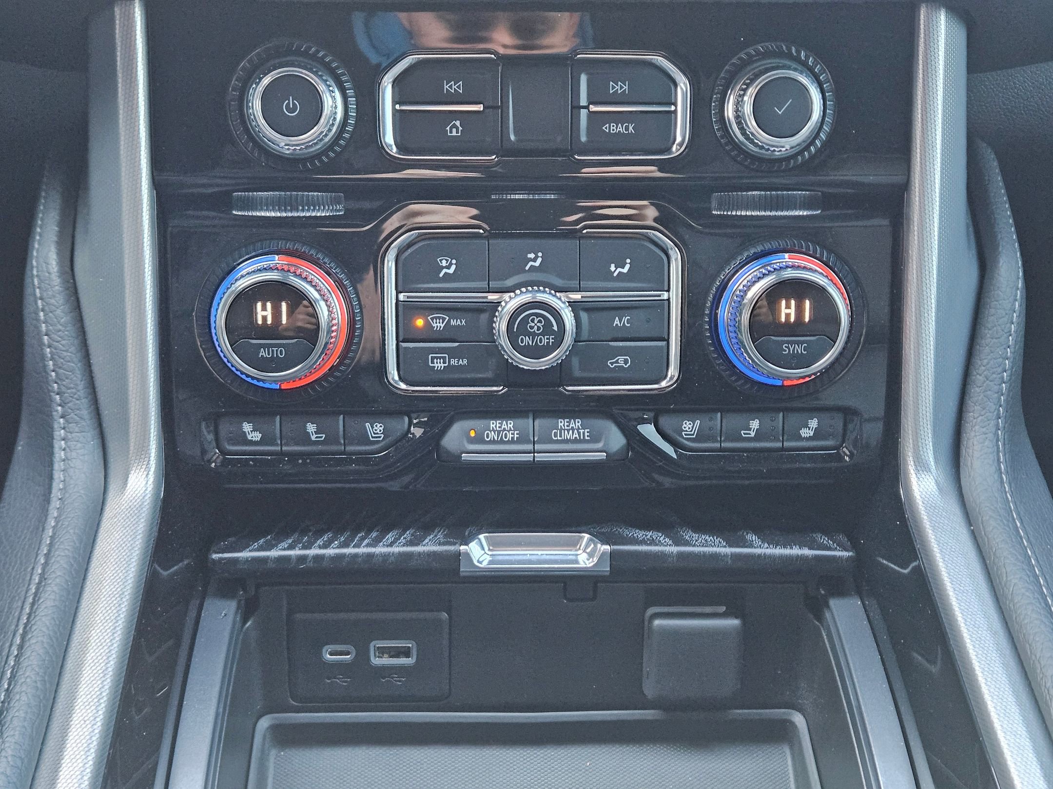 Used 2021 GMC Yukon Denali w/ Denali Premium Package image 13