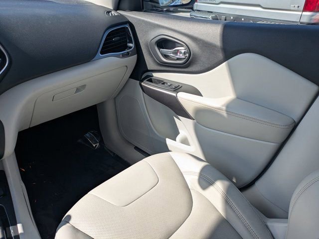 Used 2019 Jeep Cherokee Limited w/ Technology Group image 14