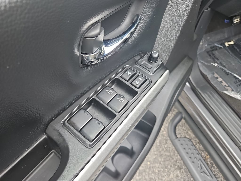 Used 2024 Nissan Titan SV w/ SV Convenience Package AWD/4WD image 12