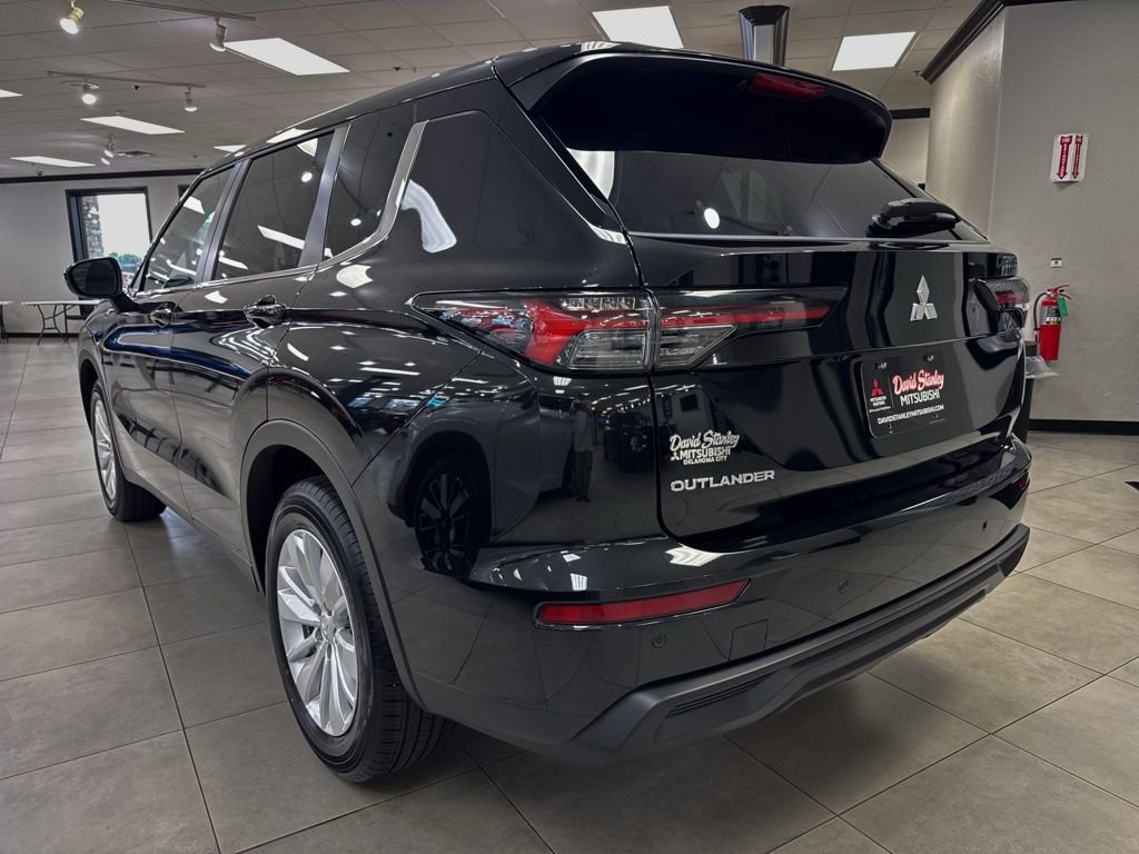 New 2026 Mitsubishi Outlander ES FWD image 6