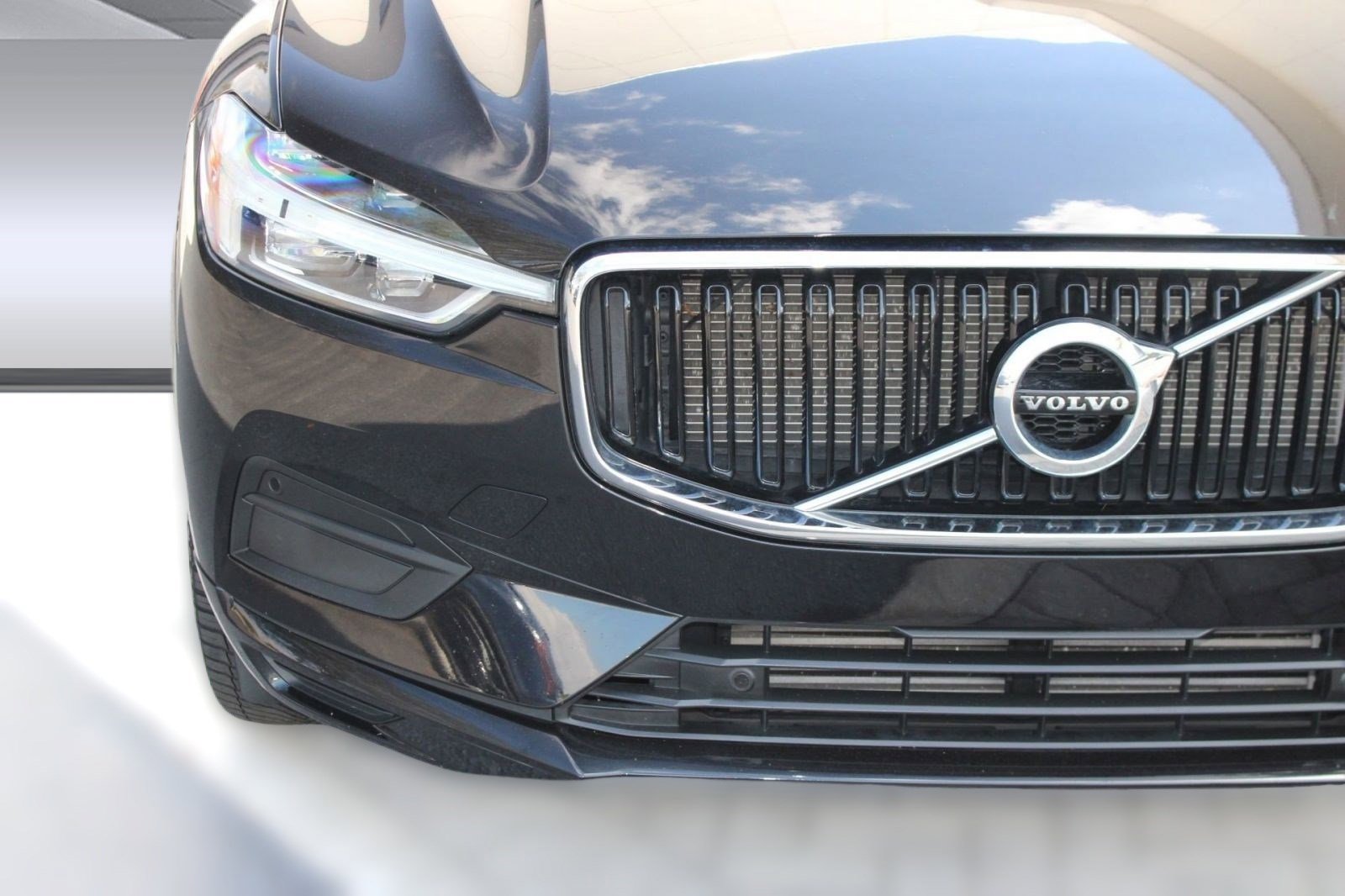 Used 2020 Volvo XC60 T5 Momentum w/ Protection Package Premier image 11