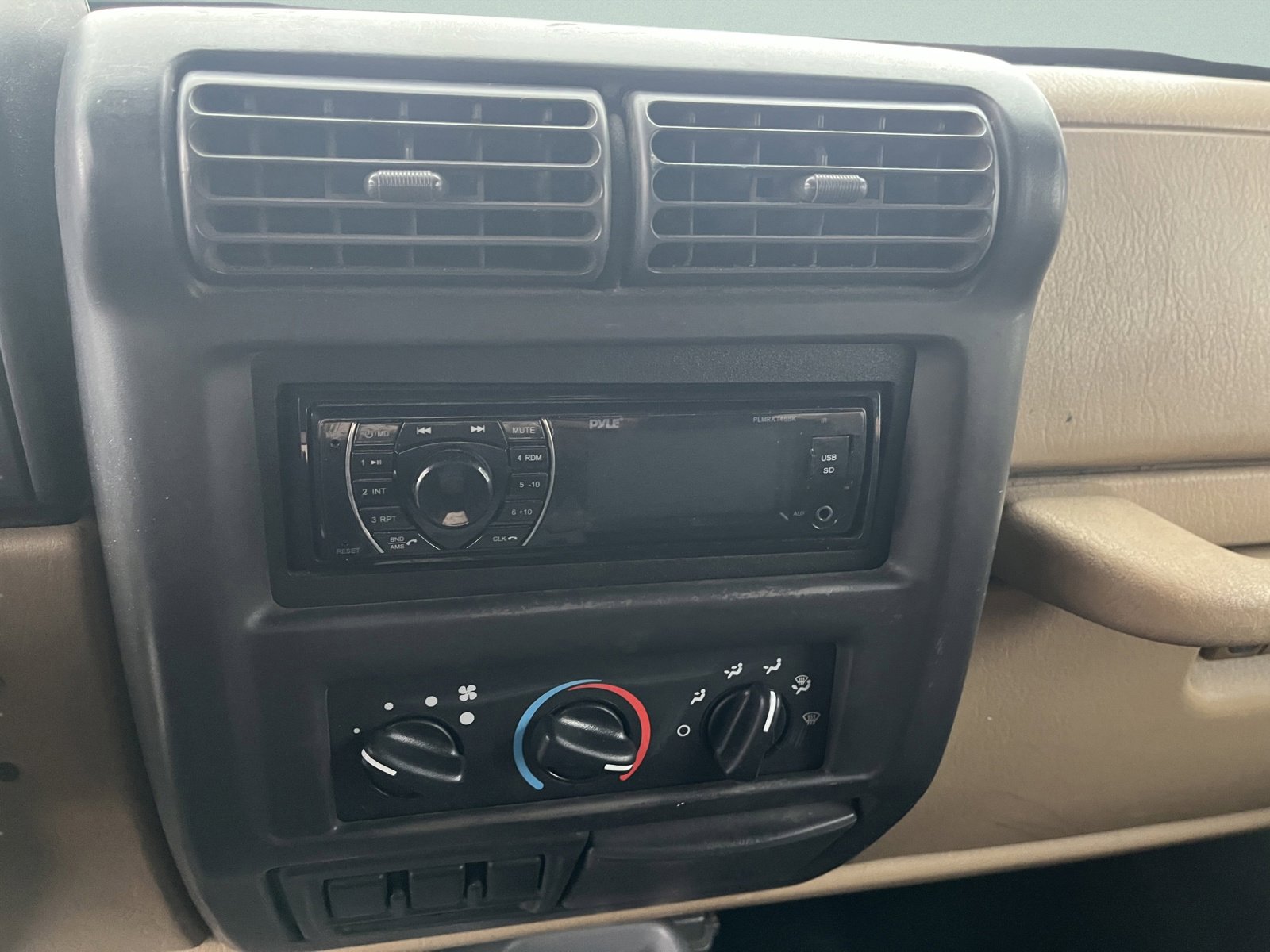 Used 2000 Jeep Wrangler SE image 9