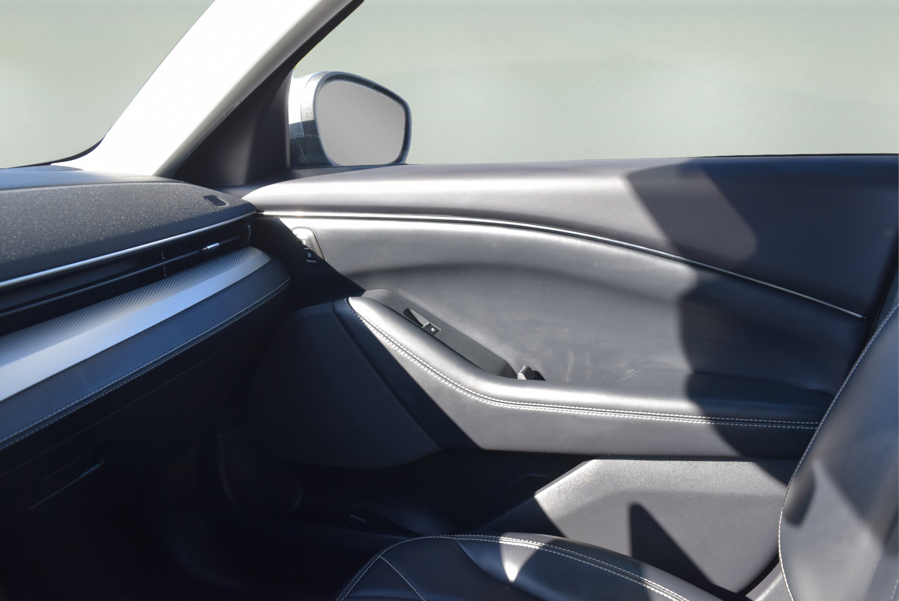 Used 2021 Ford Mustang Mach-E Select w/ Comfort/Appearance Package image 16