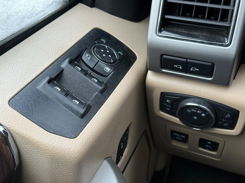 Used 2018 Ford F150 Lariat image 19