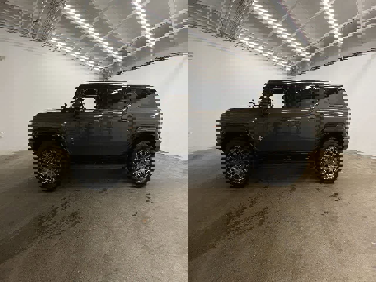 Used 2025 GMC Hummer EV 3X w/ LPO, Illumination Package image 3