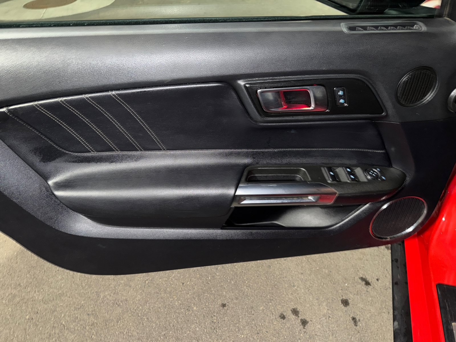 Used 2019 Ford Mustang Premium RWD image 13