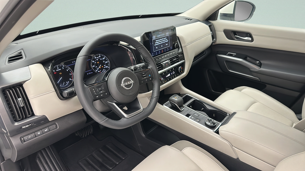 Used 2024 Nissan Pathfinder SL AWD/4WD image 12