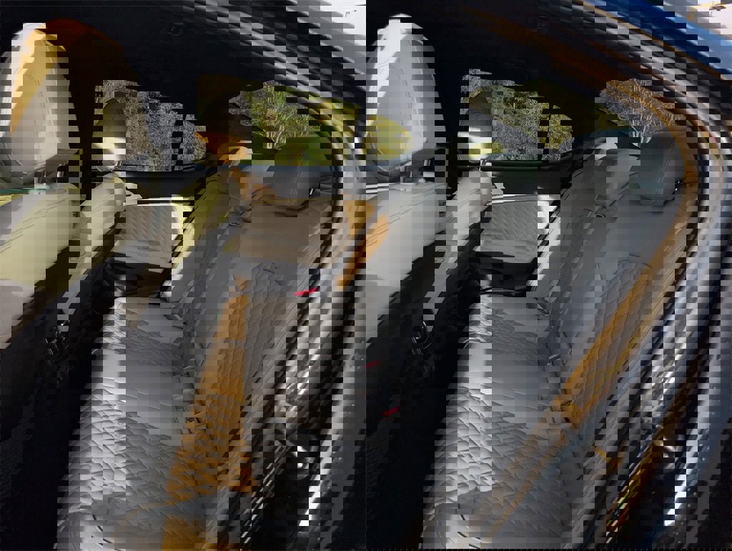 Used 2022 Genesis G70 3.3T image 32