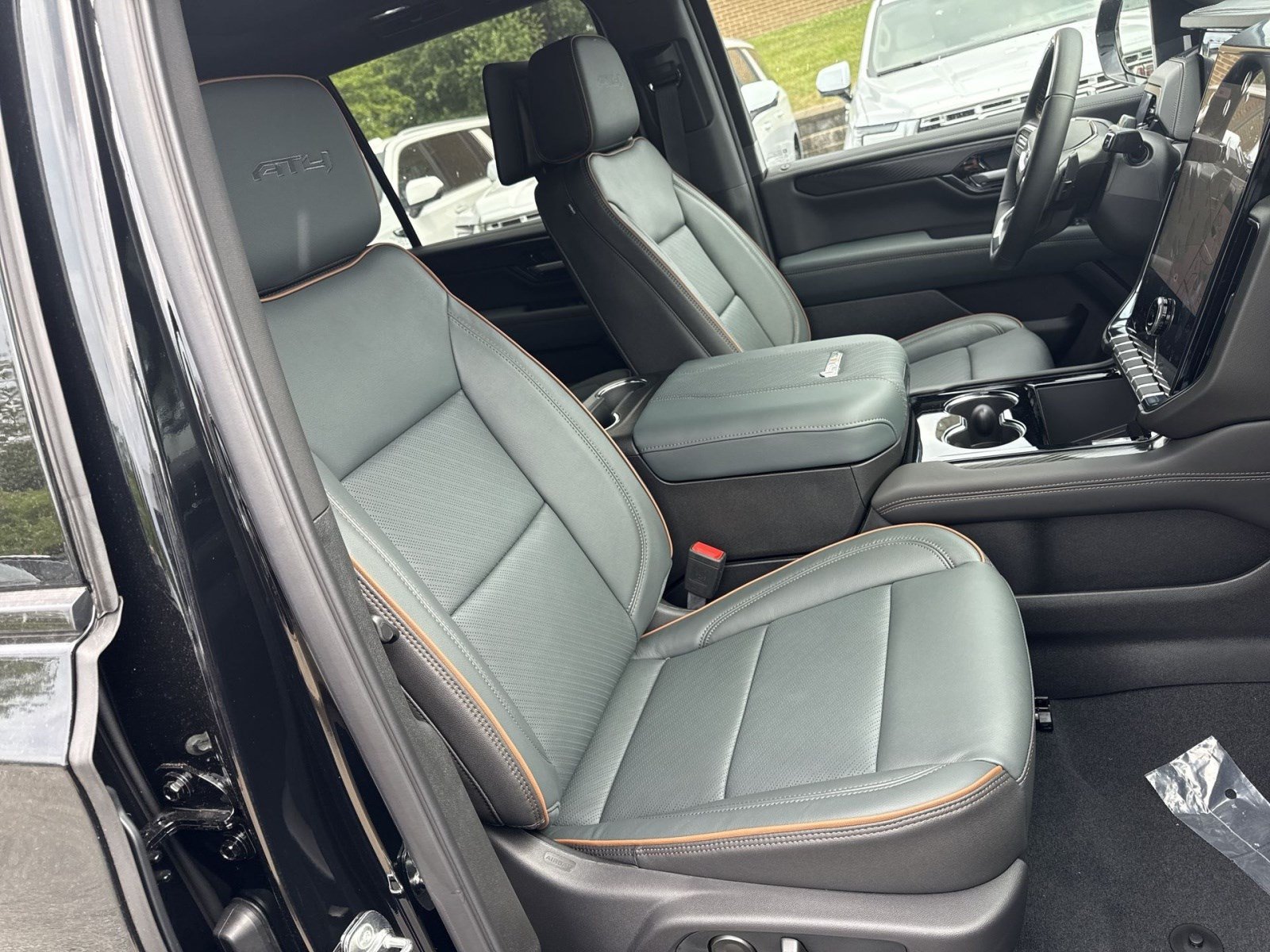 New 2026 GMC Yukon XL AT4 w/ AT4 Premium Plus Package AWD/4WD image 23