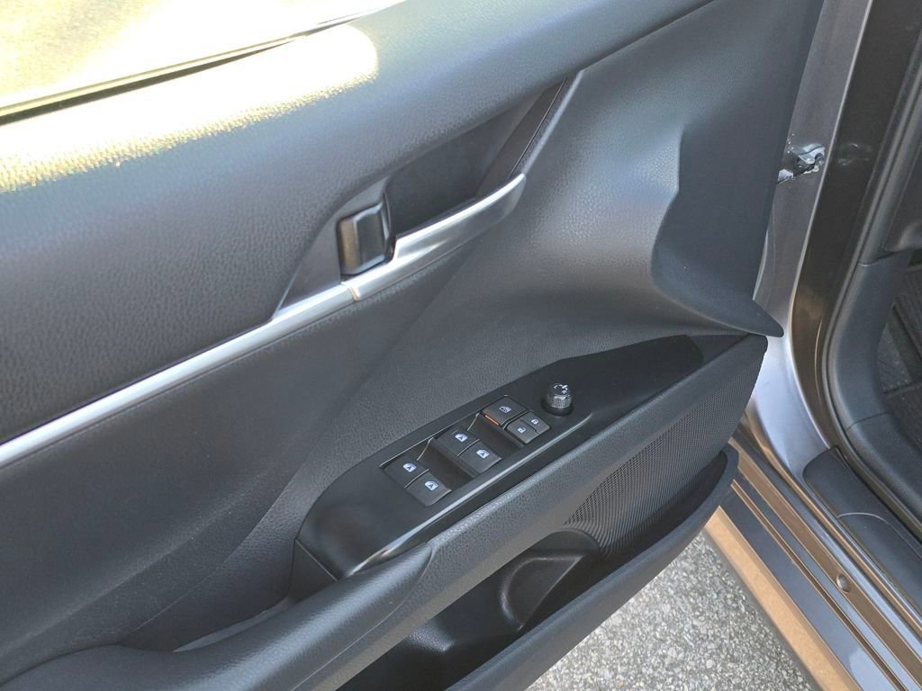 Used 2019 Toyota Camry LE image 11