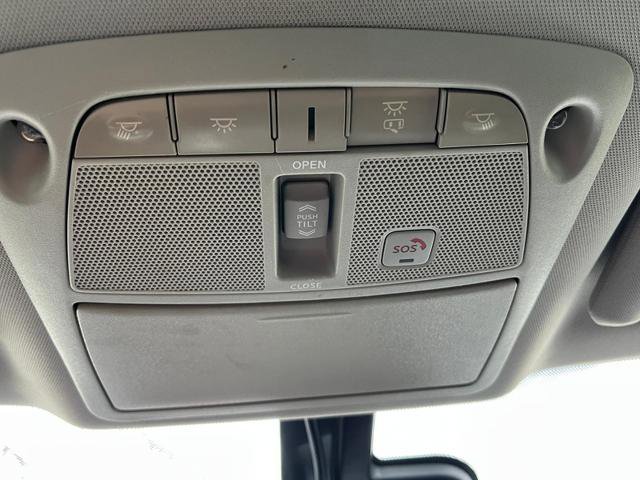 Used 2016 Nissan Maxima Platinum FWD image 28