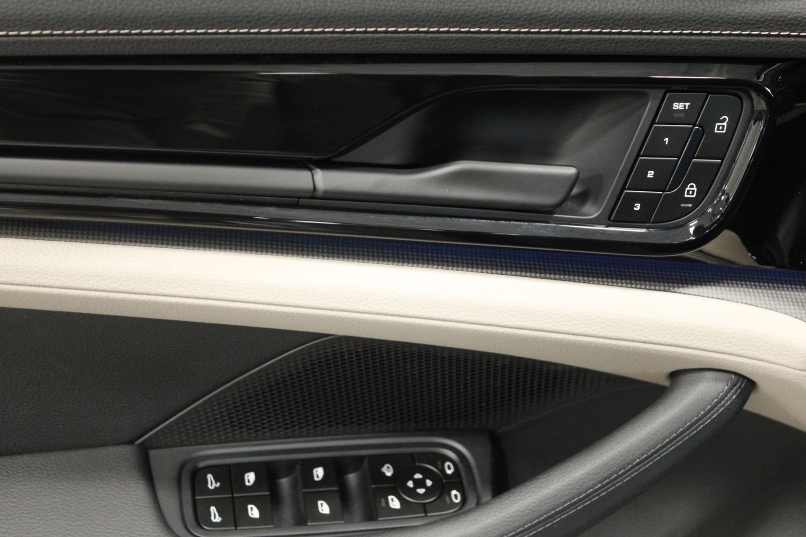 Used 2025 Porsche Panamera 4 image 27