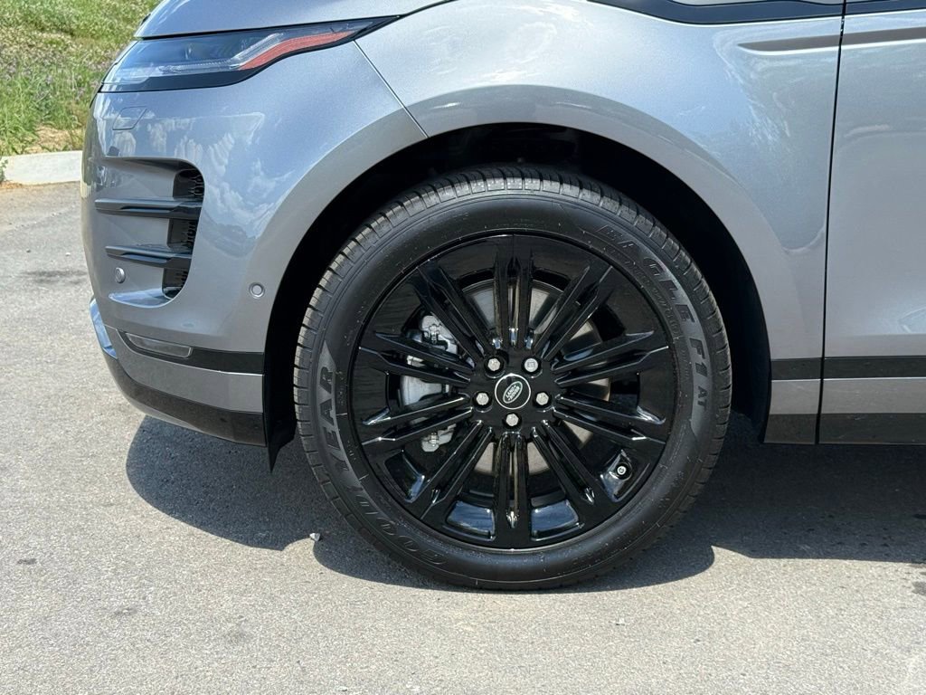Certified 2026 Land Rover Range Rover Evoque Dynamic SE AWD/4WD image 10