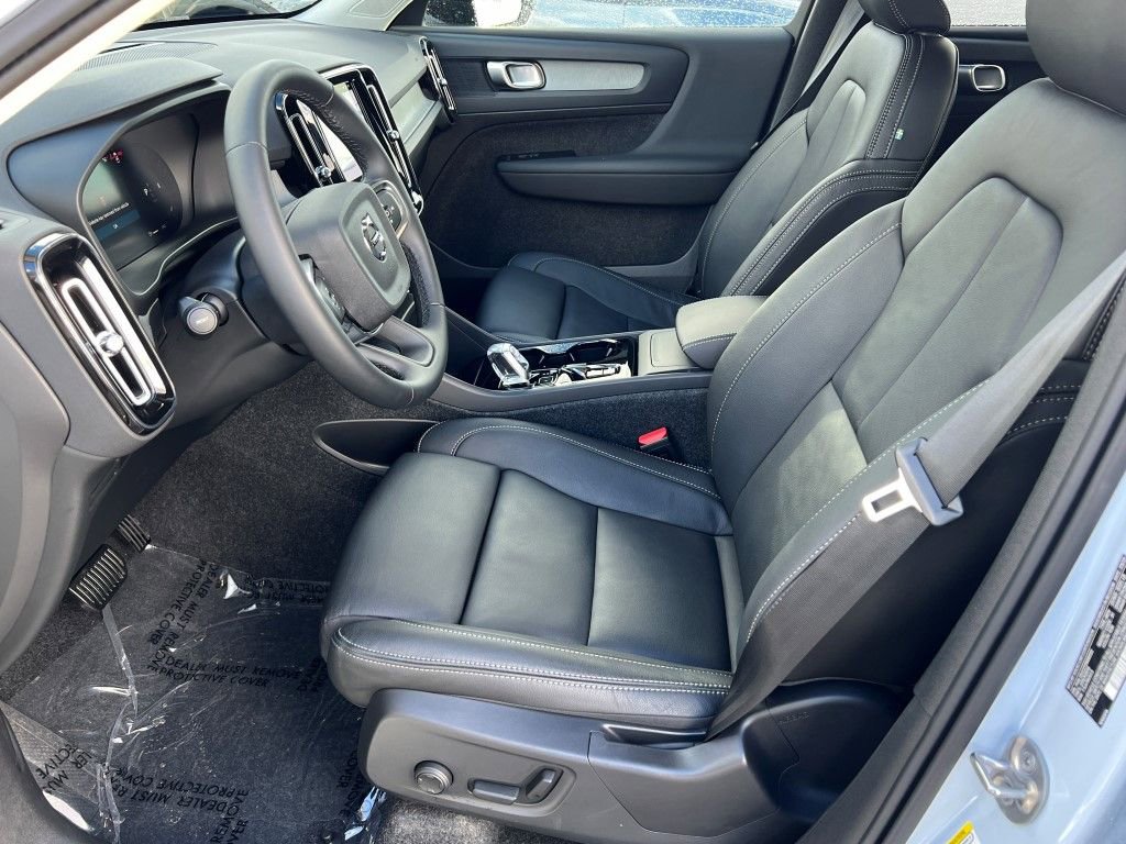 Used 2026 Volvo XC40 B5 Plus w/ Protection Package Premier AWD/4WD image 25