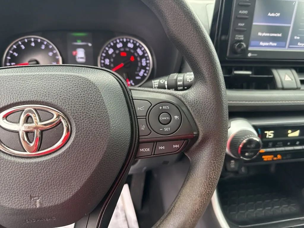 Used 2022 Toyota RAV4 XLE FWD image 18