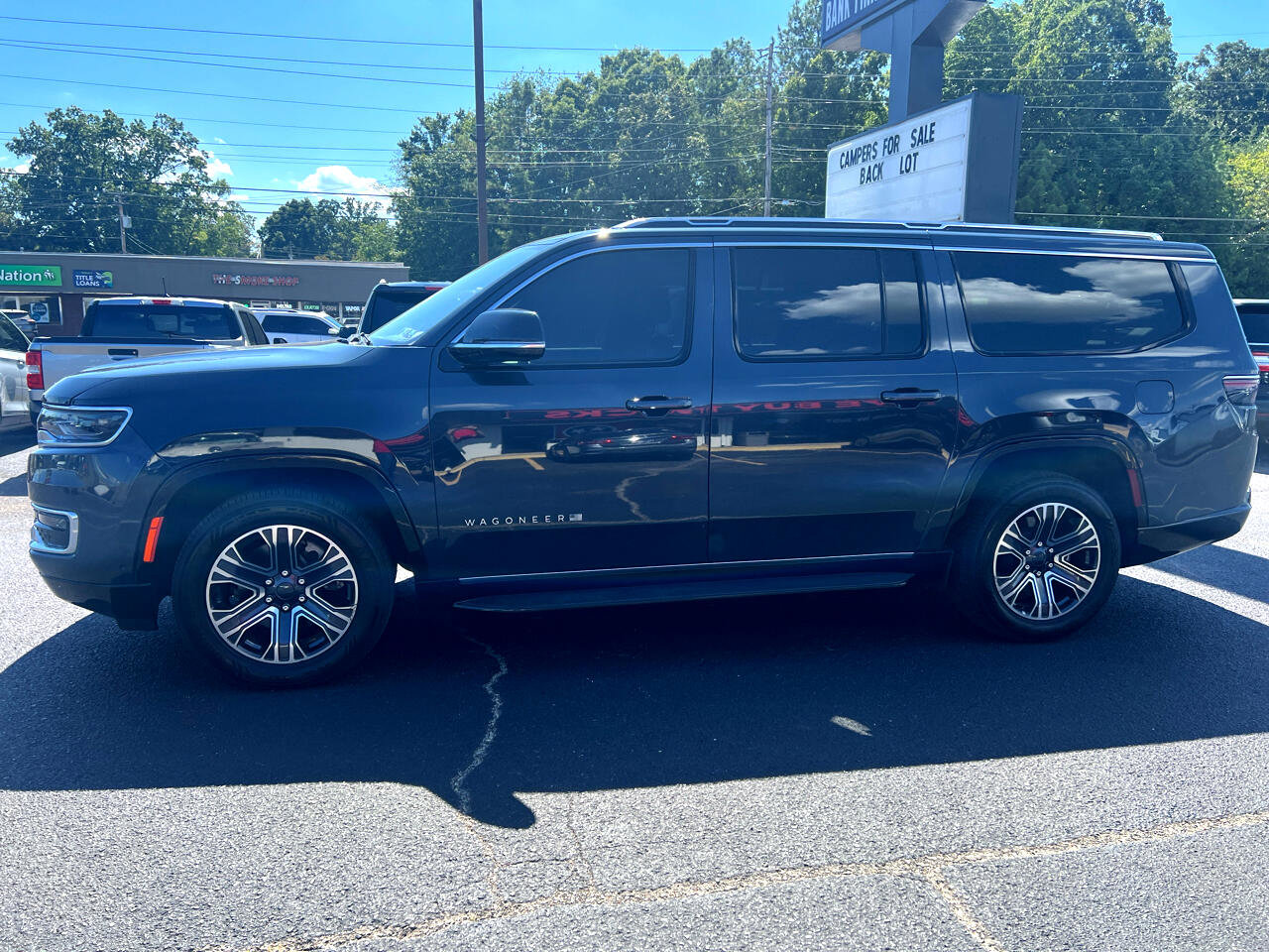 Used 2023 Jeep Wagoneer L Series II image 3