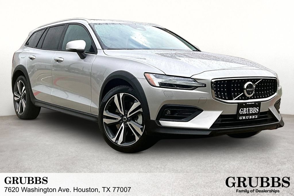 Certified 2025 Volvo V60 B5 Cross Country Plus AWD/4WD image 1